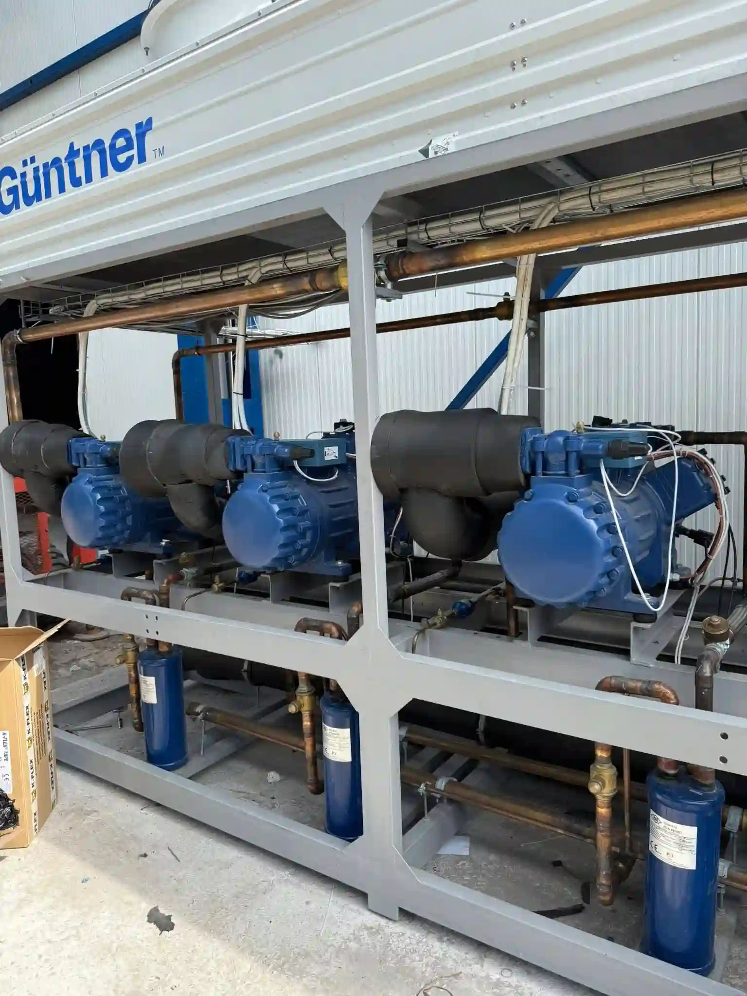 CO2 holding machine for storing finished products with BOCK compressors and Guntner heat exchanger